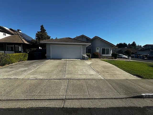 208 Harvest Dr photo 1