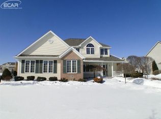 8346 Parkside Dr, Grand Blanc, MI 48439