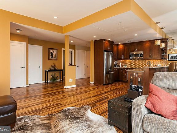 4th image of 10 E Lee St Unit 1105