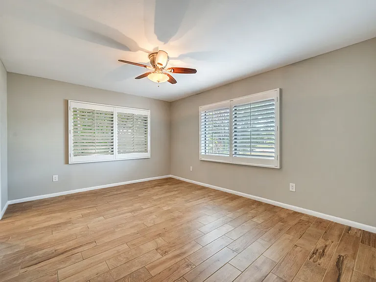 Azalea Ln — Photo 18
