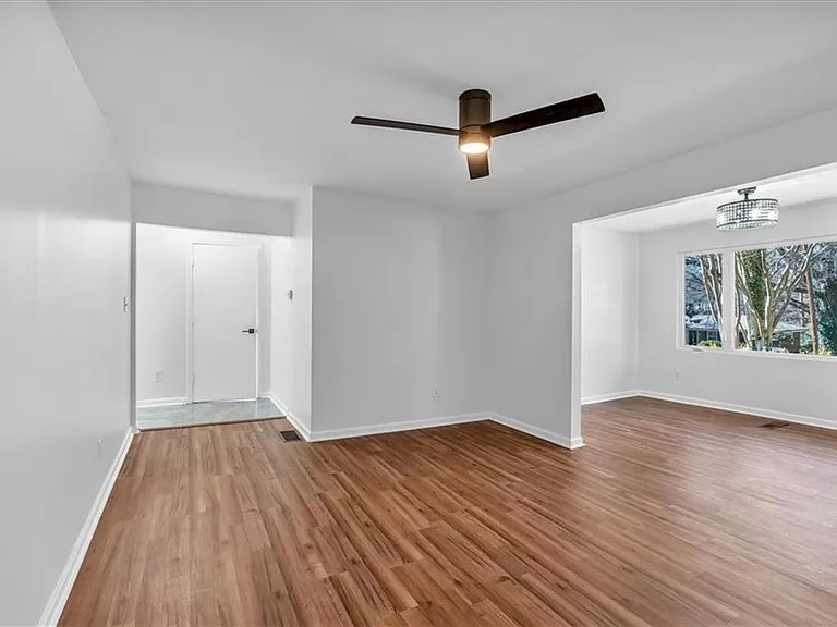 2142 Cloverdale Dr SE — Photo 35