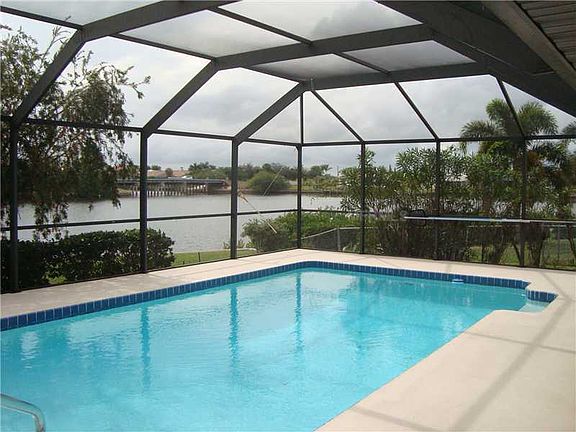 3rd image of 237 E Tarpon Blvd NW