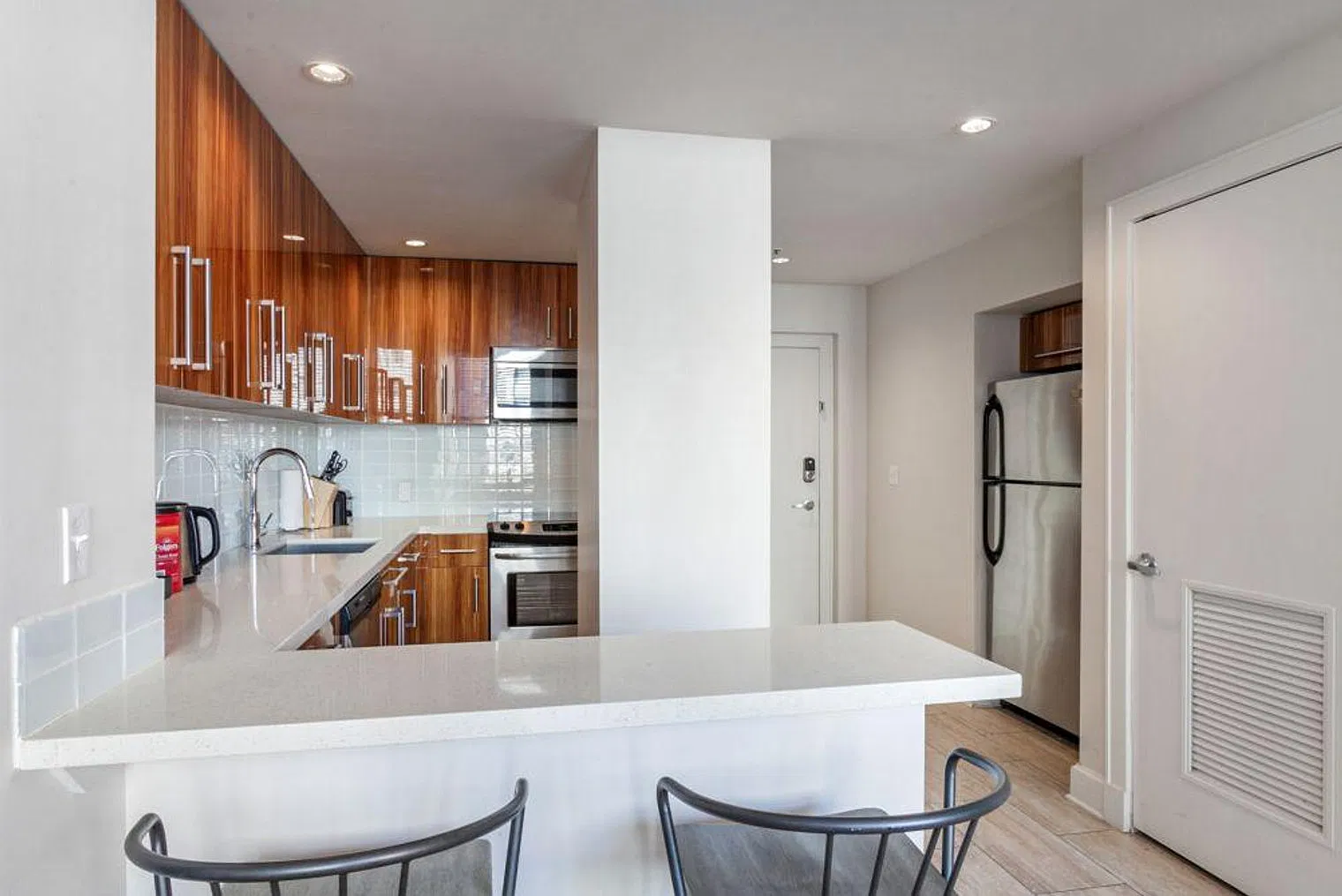 1 bed, 1.0 bath, 430 sqft, $4,294 — Photo 4
