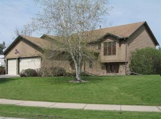 19167 Barrington Dr, Eden Prairie, MN 55346