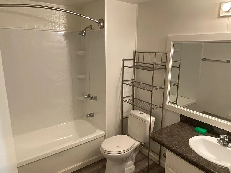 20 Village Pl — Photo 2