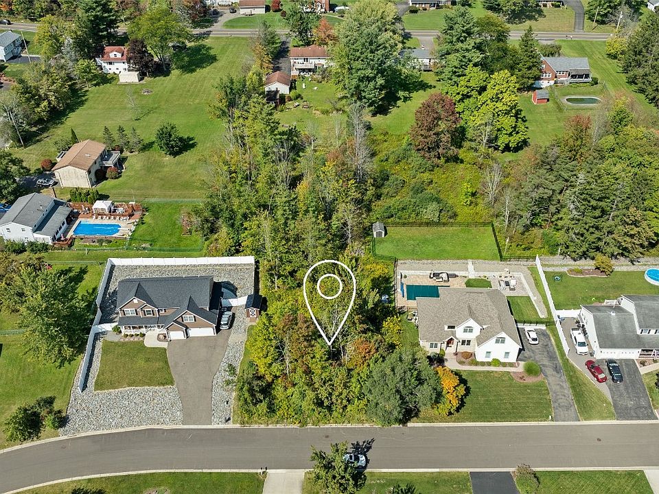 1st image of 425 Country Knoll Dr