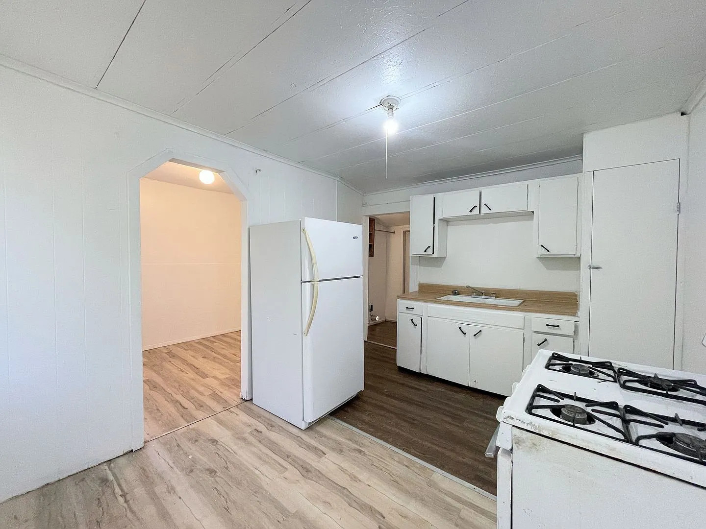 Compact Two Bedroom house — Photo 3
