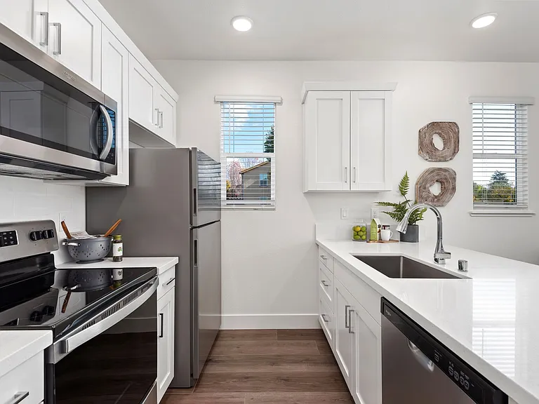 Colgan Creek Townhomes — Photo 10
