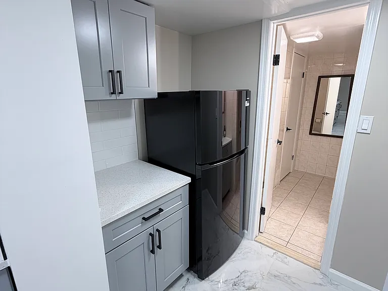 11 John Ave — Photo 2