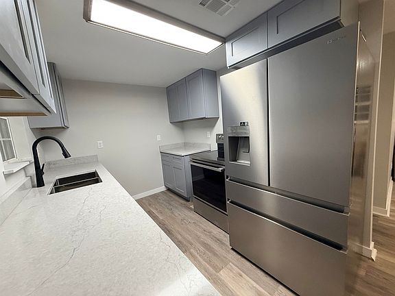 5th image of 725 Pitre St