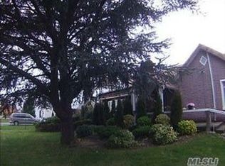 74 Vermont Ave, Oceanside, NY 11572