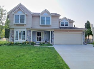 952 S Parkwood Dr, South Lyon, MI