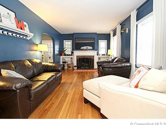 4th image of 232 Richmond Ave