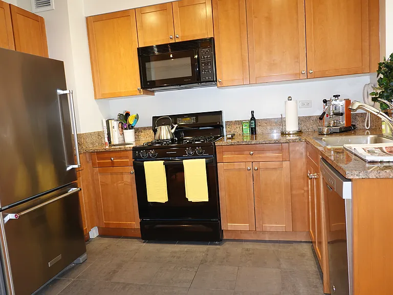 1500 Lexington Ave #11F — Photo 8