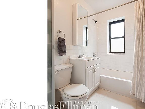5th image of 185 Sackett St