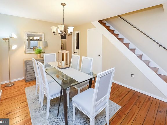 4th image of 1110 Lombard St APT 20