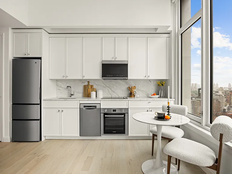 1026 3rd Ave #14B — Photo 6