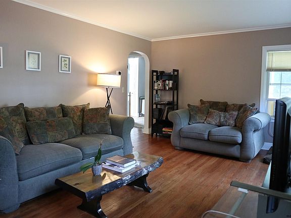3rd image of 24 Crescent Dr