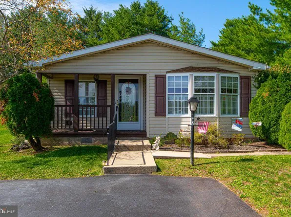 67 Wood Hollow Dr, Harleysville, PA 19438