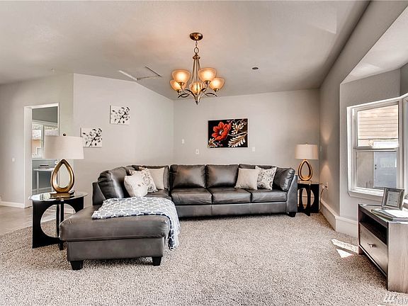 4th image of 12623 108th Avenue Ct E