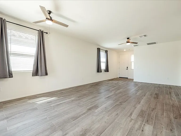 10560 W Waveland Dr — Photo 6