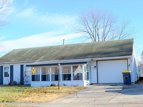 3rd image of 1816 Woodbine Dr