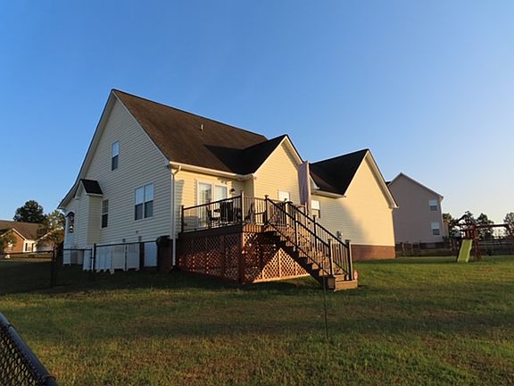 3rd image of 189 Green Gable Ln