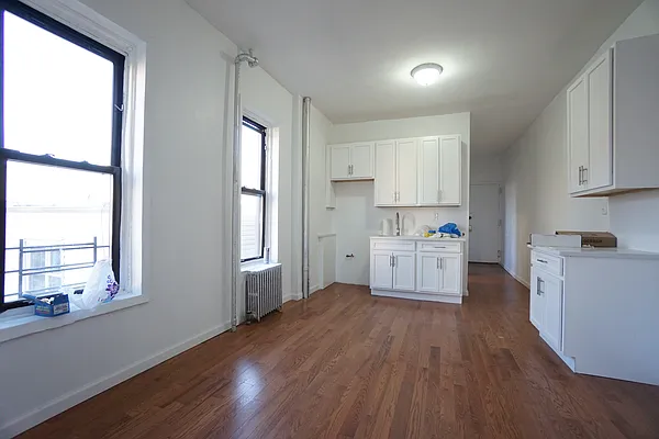 Rented by Rennit Inc. | media 21