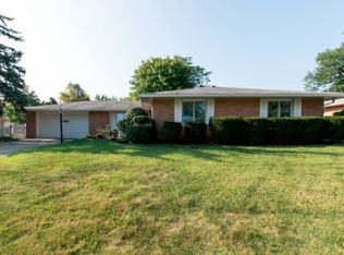 1212 Chateau Dr, Kettering, OH 45429