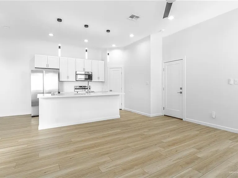 2707 W Kerria Ave — Photo 9