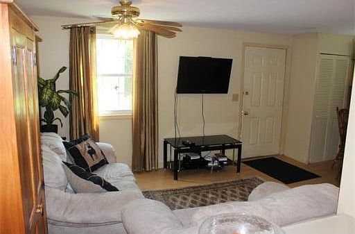 5th image of 104 Elmwood Dr #104