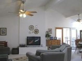 901 Locust Ave, Bull Shoals, AR 72619