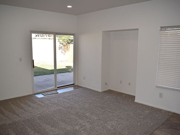 3rd image of 441 Morales Ct