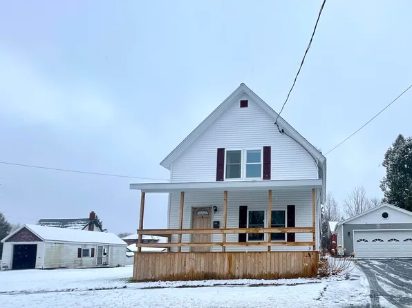 9 Maple St, Malone, NY 12953