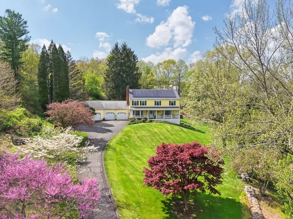 2 White Oak Farm Road, Newtown, CT 06470