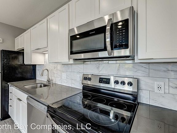 3rd image of 401 University Ave SE APT 408