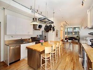 3rd image of 130 Watts St APT 1N