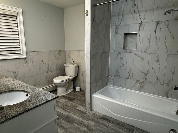 5th image of 417 E Beech St Floor 1