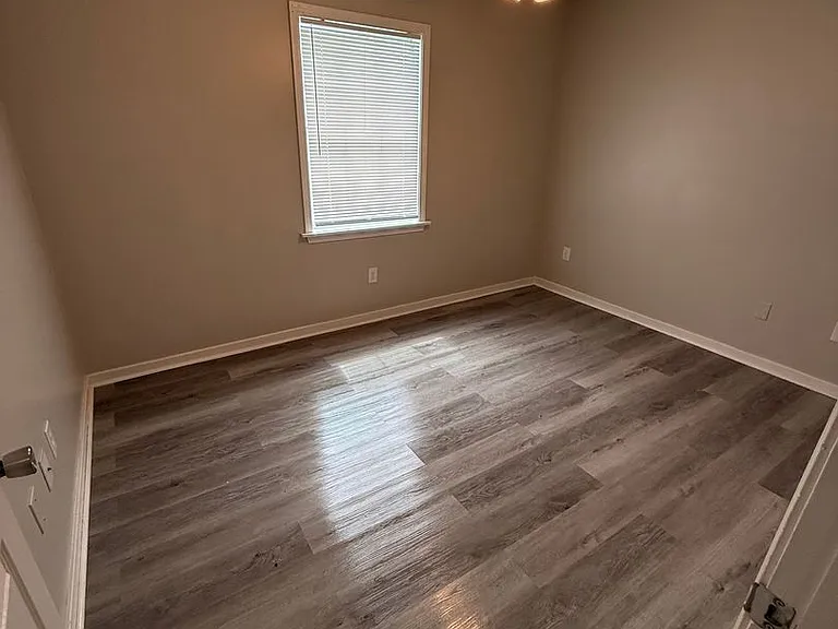 1315 Louisville St — Photo 4