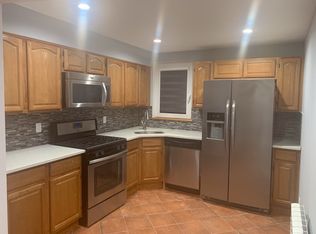 8 Taft Ave, Lynbrook, NY 11563