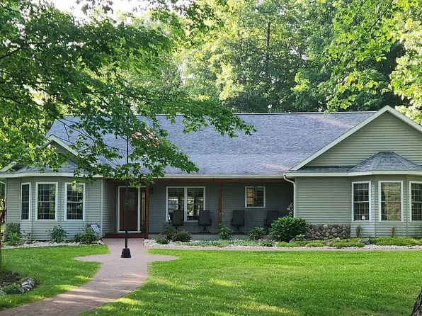 3250 Juniper Dr, Farwell, MI 48622
