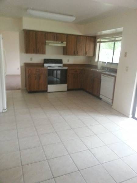 2nd image of 15753 Gardenside Ln
