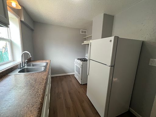 2nd image of 714 Chicago Ave #714