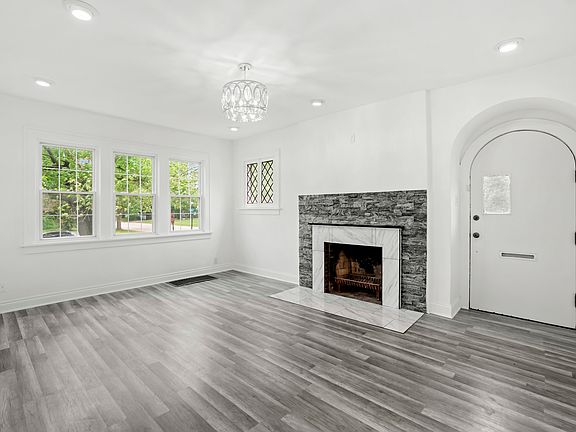 3rd image of 14856 Perry Ave