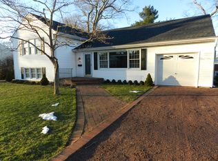 27 Shebar Dr, Islip, NY 11751
