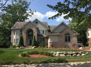 7698 Watford Dr, West Bloomfield, MI 48322