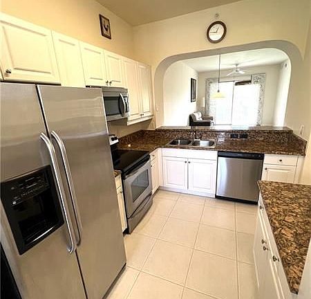 4th image of 3500 Oaks Clubhouse Dr APT 210