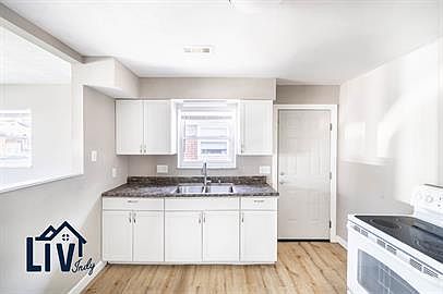 2nd image of 617 N Oxford St #619