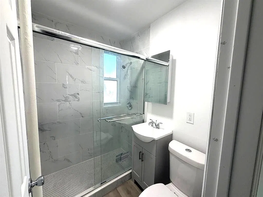 1 bed, 1.0 bath, $2,000 — Photo 2