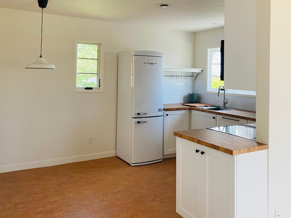 Kitchen with dining area